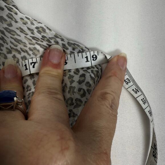 Cobblestone Living 100% Silk Animal Print Sleeveless Blouse Top Italy Classic - Picture 6 of 7